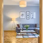 Spacious And Bright Apartment Dusni 13