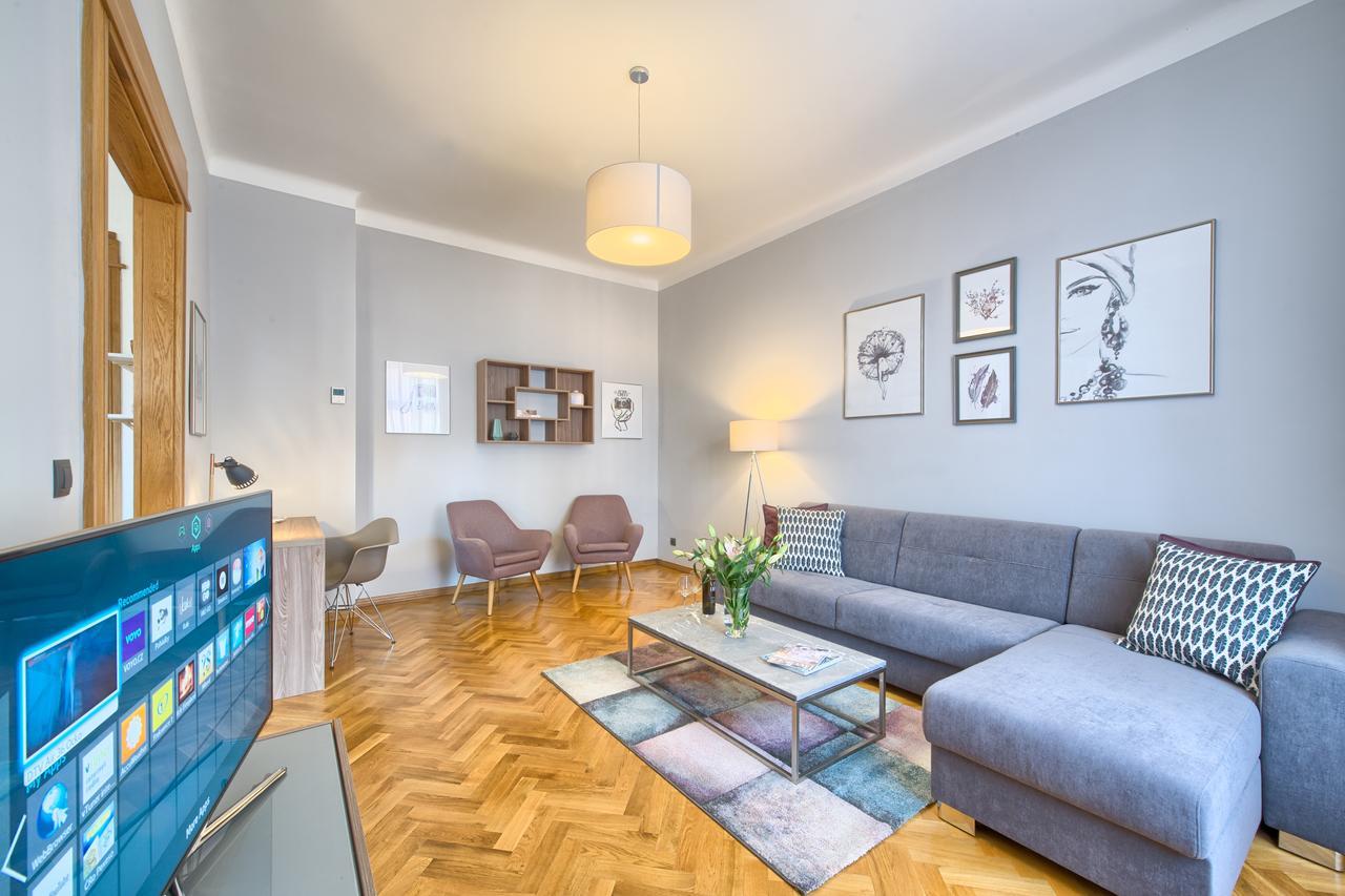 Spacious And Bright Dusni 13 Apartament